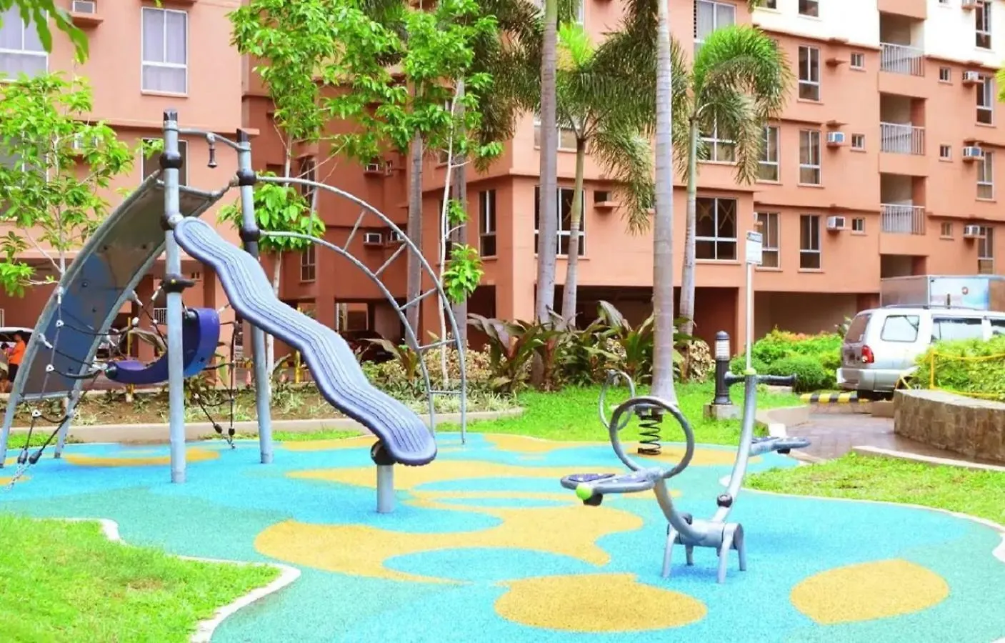 Near Manila Airport, Mailz Homez Cozy 1 Bedroom Condo, Full Kitchen, Swimming Pool, Wifi, 10L Paranaque City Philippines
